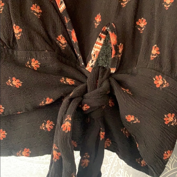 Black blouse - Picture 4 of 4